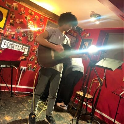 Music café show