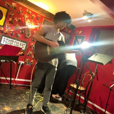 Music café show