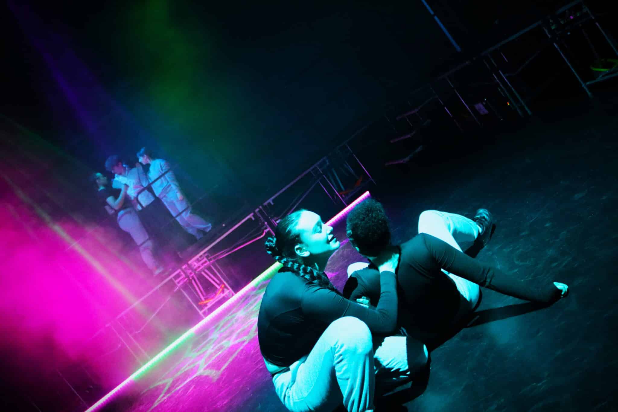 Students smash gender swapped Othello - students acting
