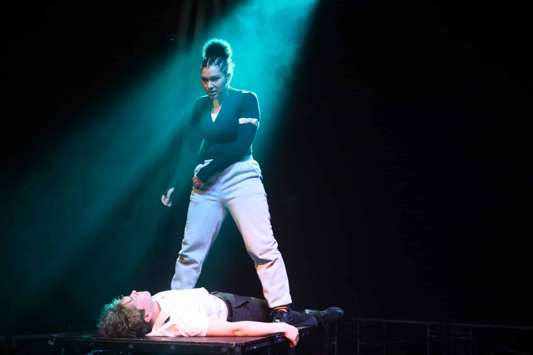 Students smash gender swapped Othello - students acting