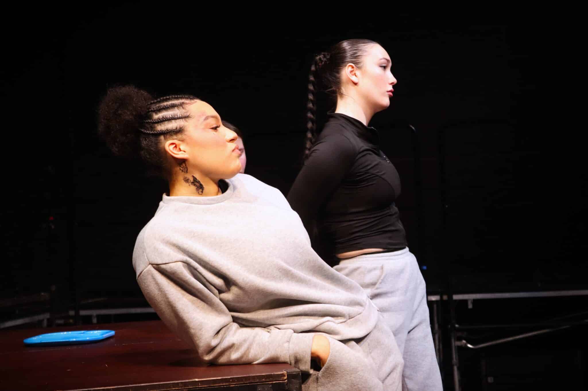 Students smash gender swapped Othello - students acting