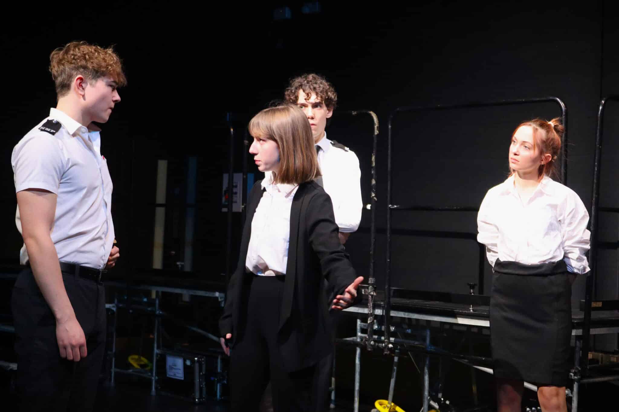 Students smash gender swapped Othello - students acting