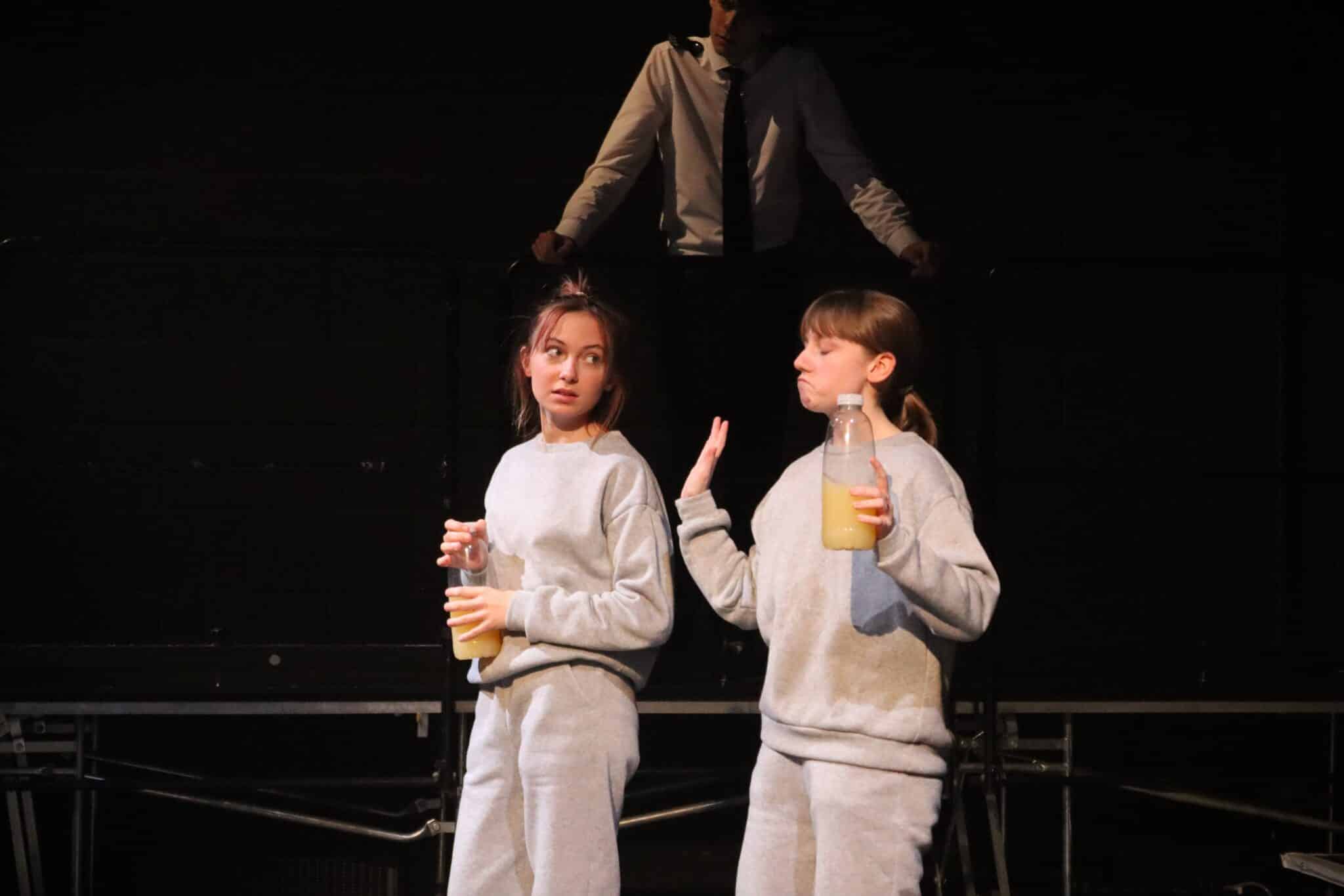 Students smash gender swapped Othello - acting