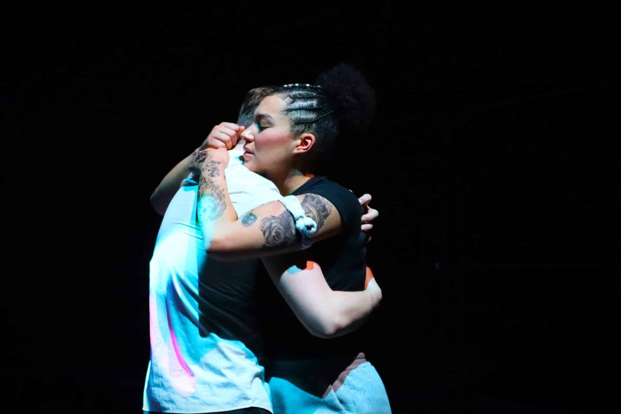 Students smash gender swapped Othello - students acting