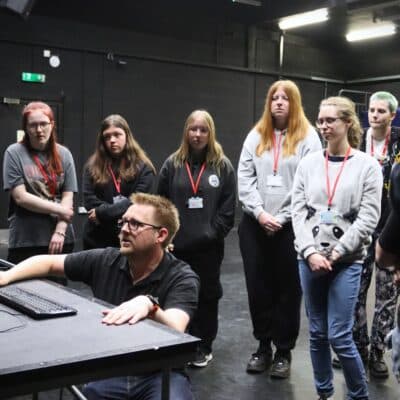 rob showing students about tech